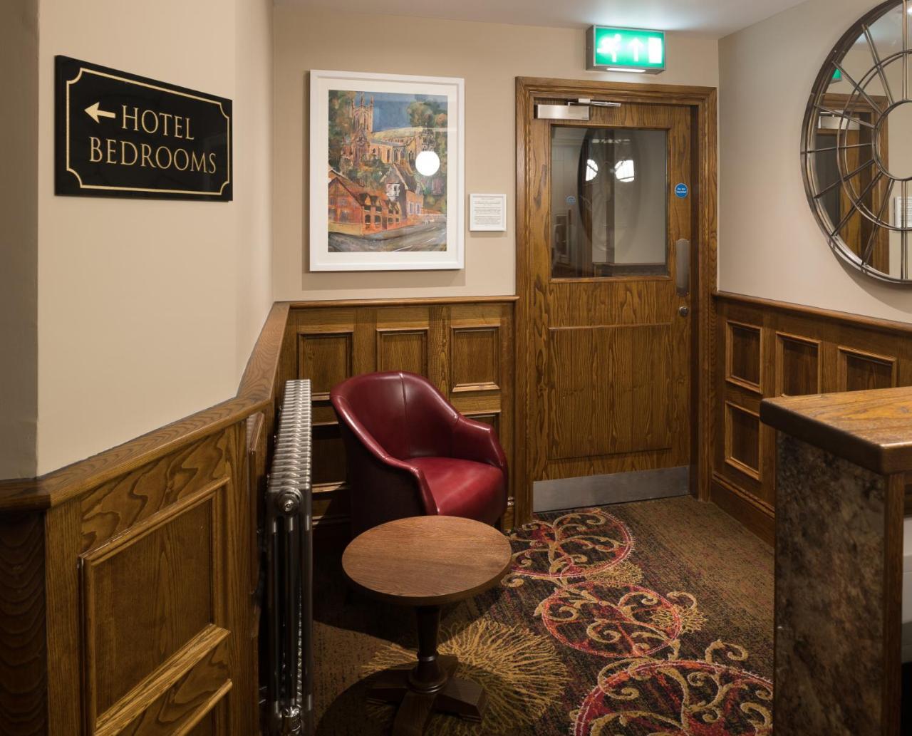 The John Russell Fox Wetherspoon Hotel Andover Exterior foto